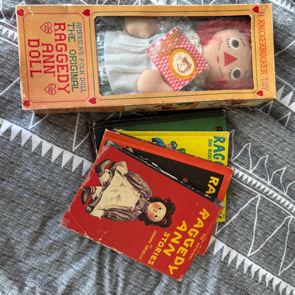 Vintage Raggedy Ann Doll in Original Box + Classic Raggedy Ann Storybook Collect - Picture 9 of 12